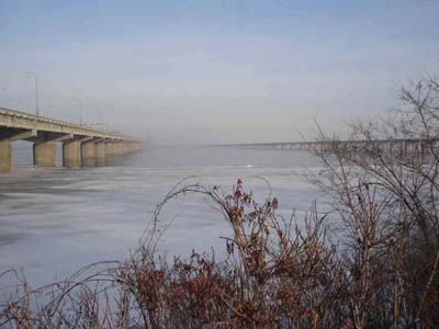 Champlain Bridge left, ice bridge right