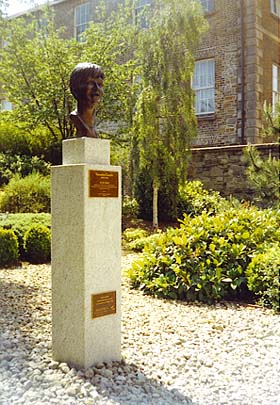 Bearing little resemblance to Cate Blanchett